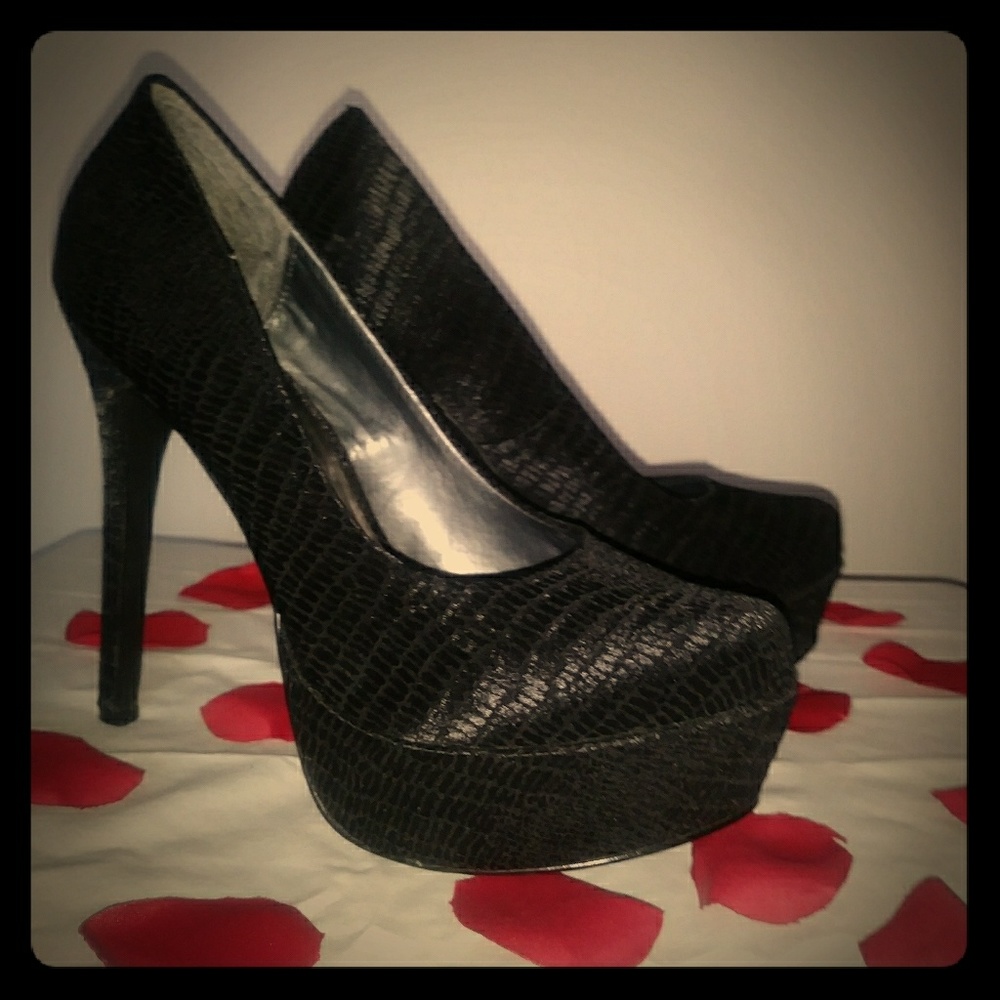 Black Pumps